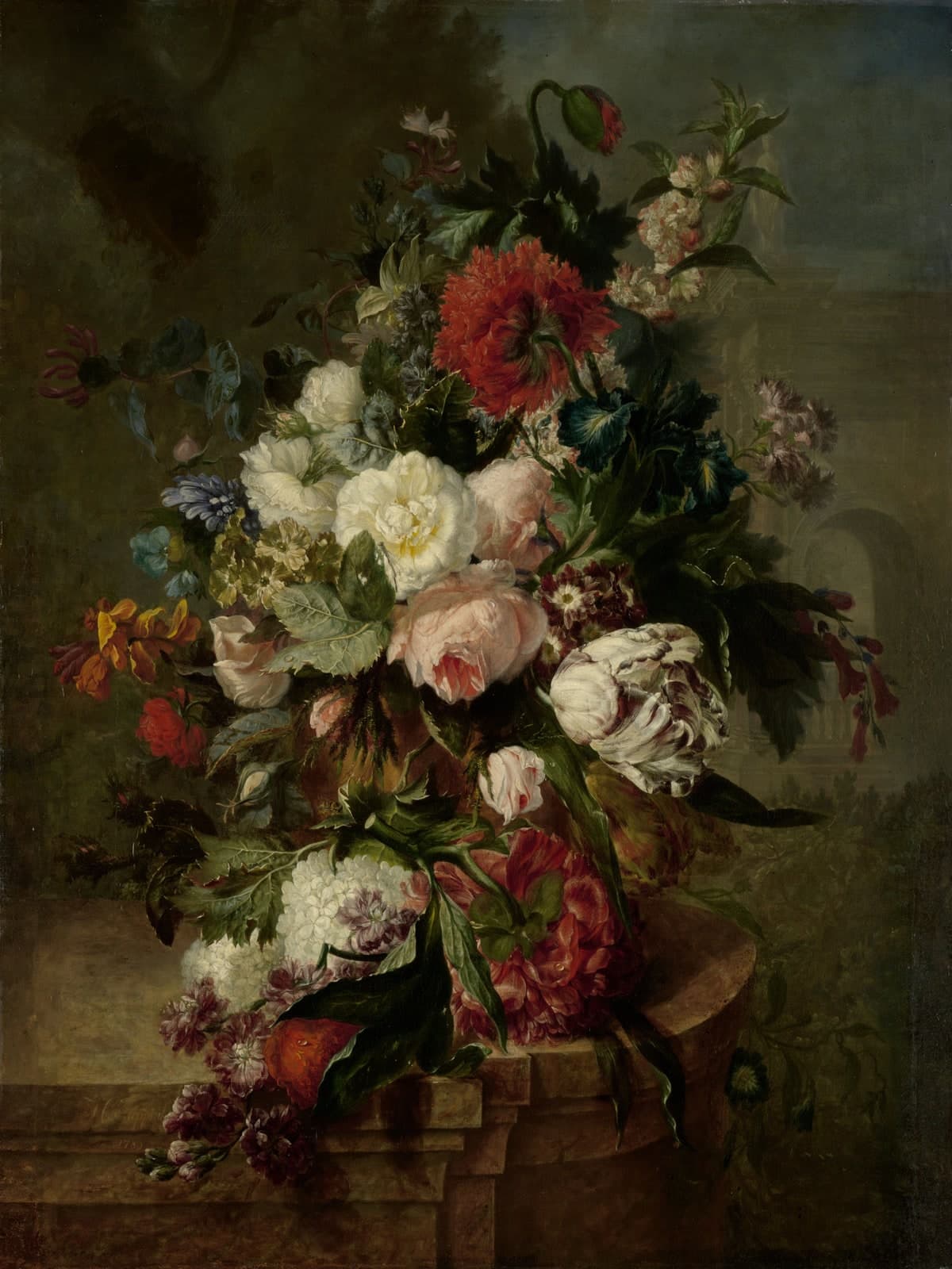 Stilleven met bloemen op een stenen sokkel