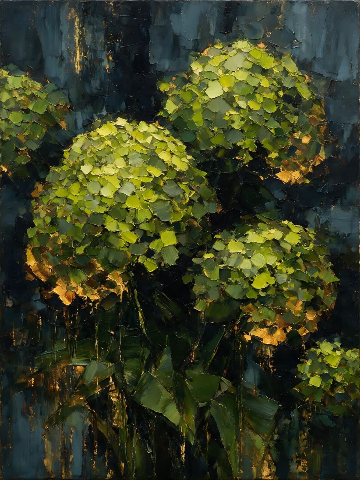 Geelgroene hortensia's in donker licht
