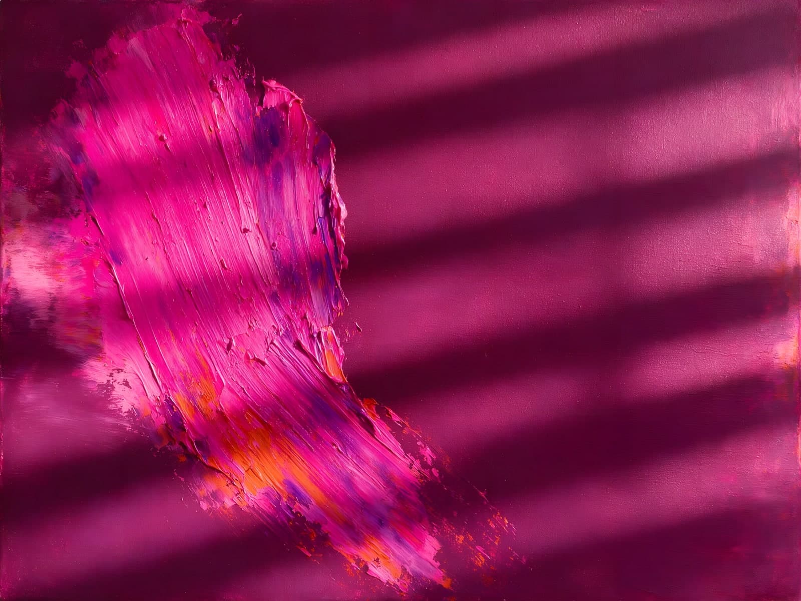 Magenta verfstreek met schuine schaduwbanen