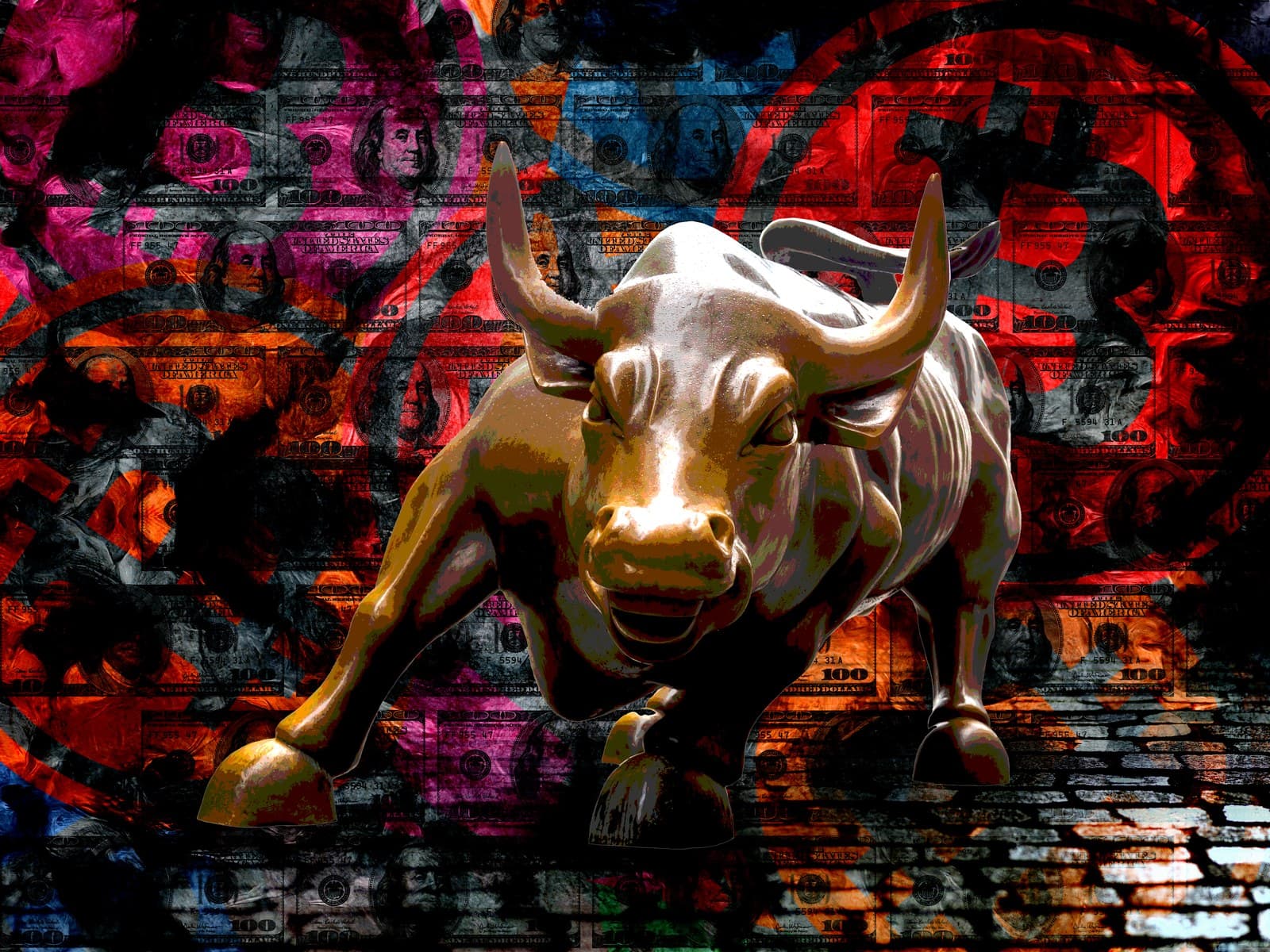 Bronzen stier op een rode graffitimuur