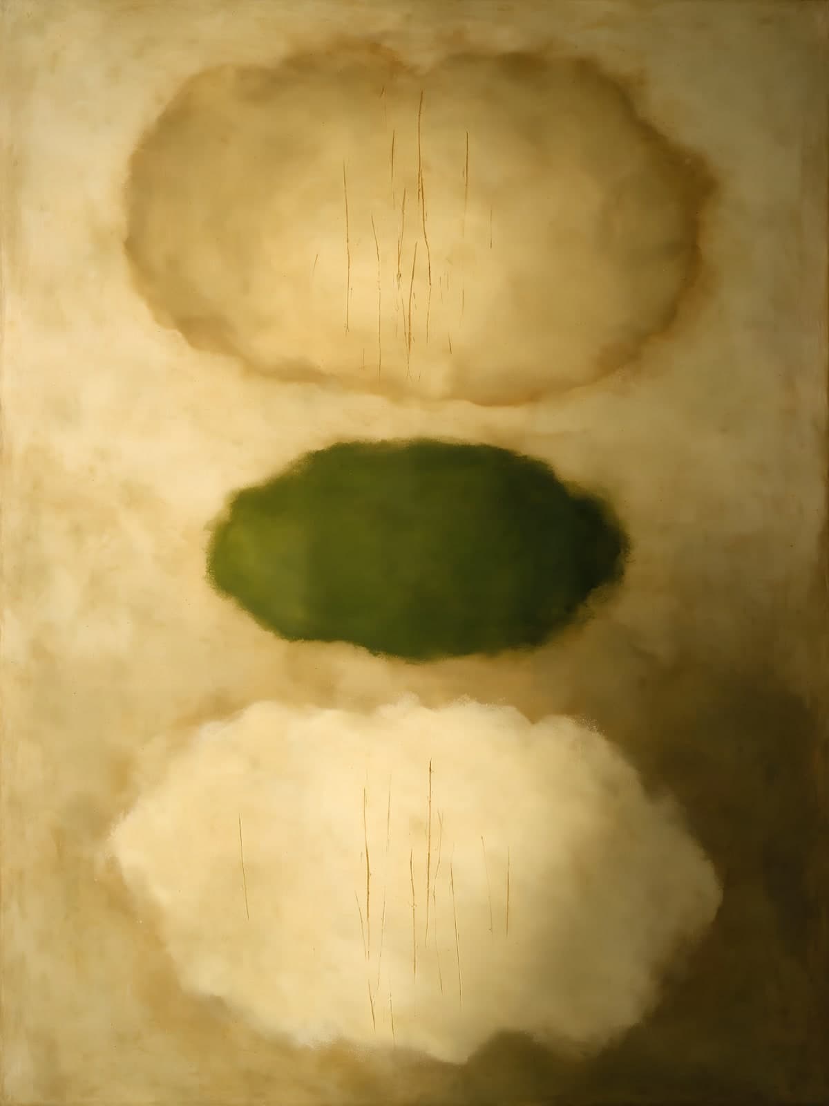 Groene vlek tussen twee lichte wolkvormen