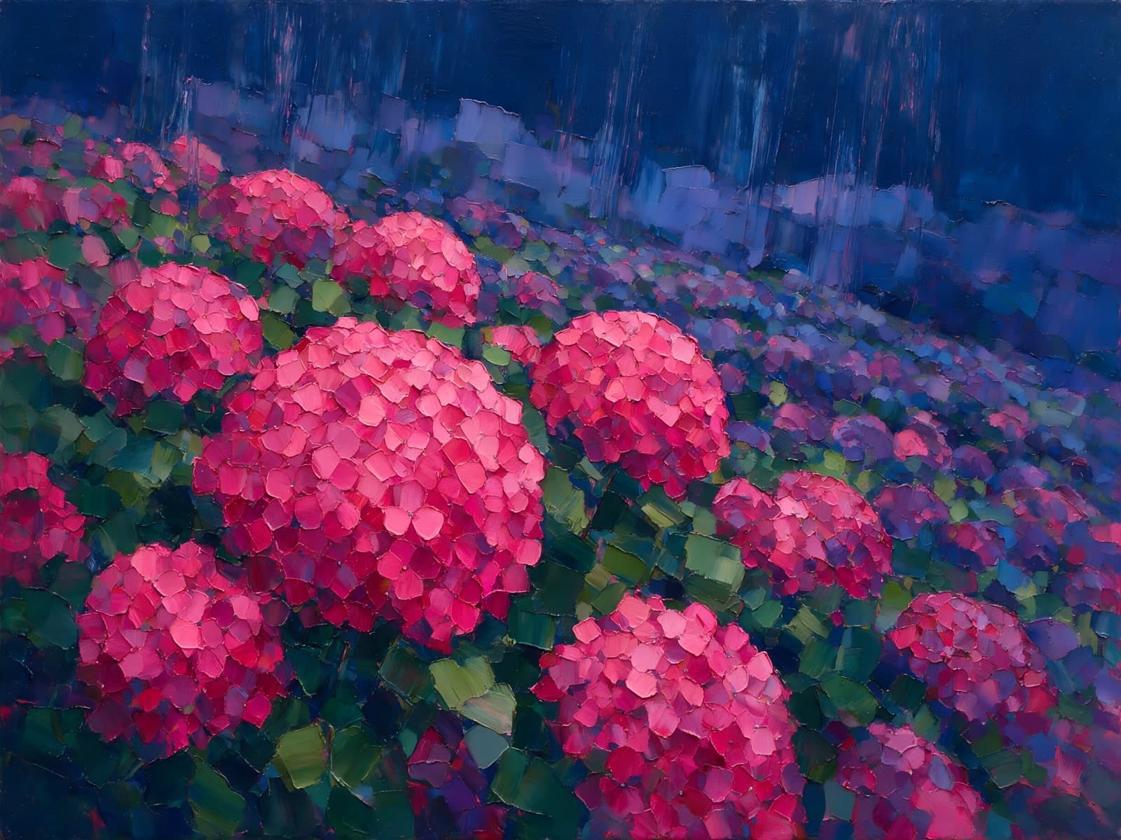 Roze hortensia's op een blauwe helling
