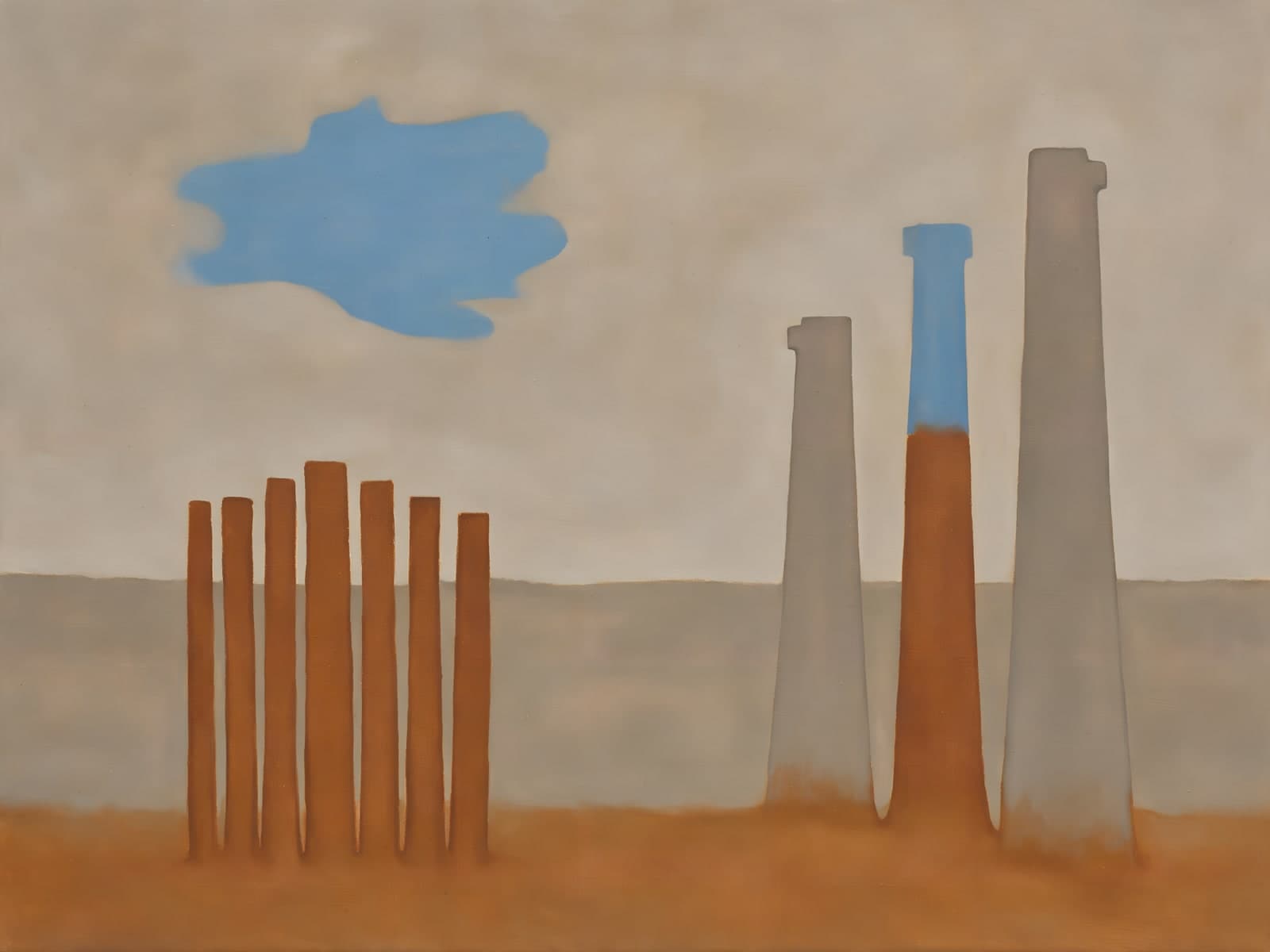 Schoorstenen en blauwe wolk op zandgrond