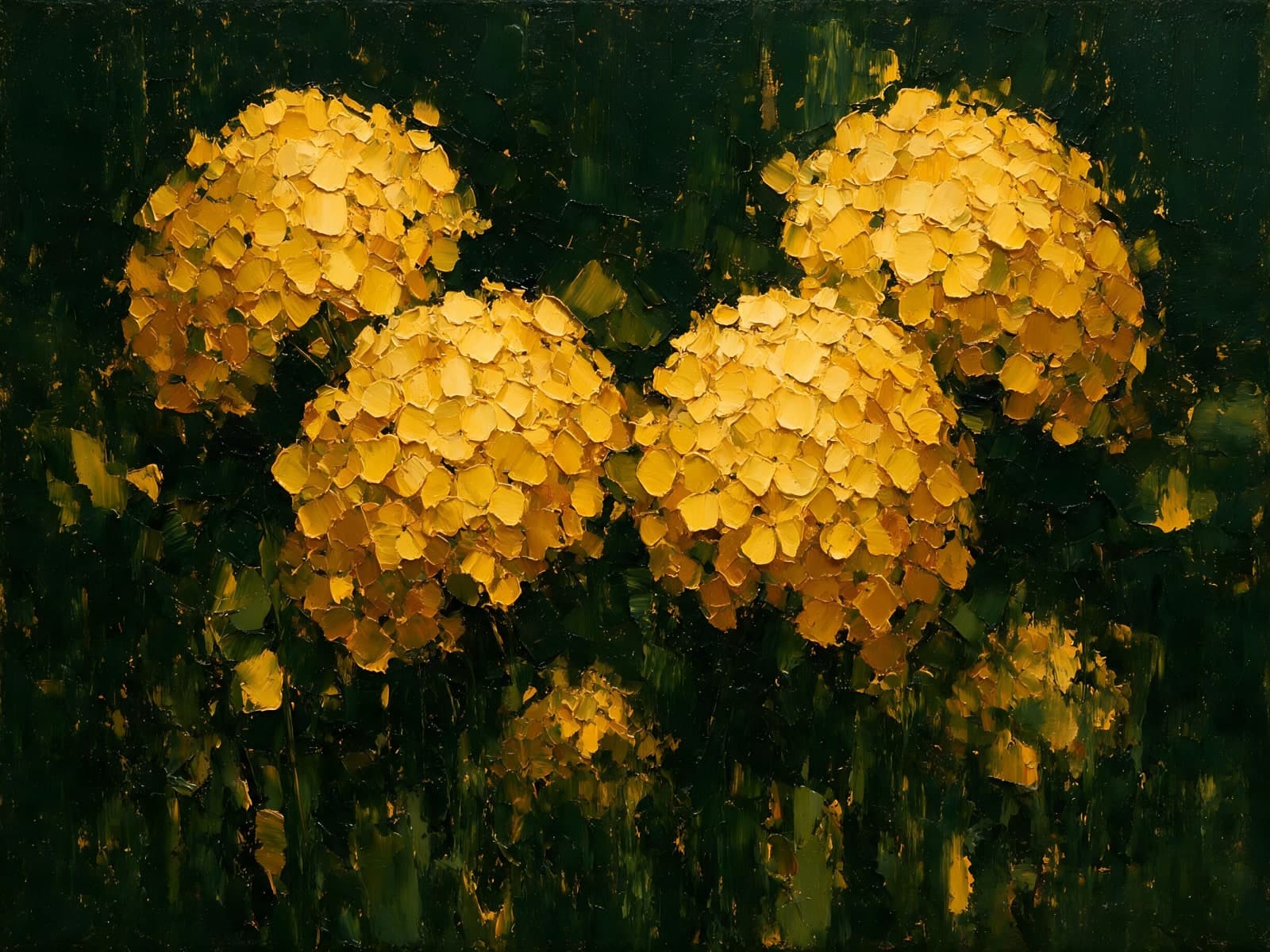 Gele hortensia's tegen donkergroen