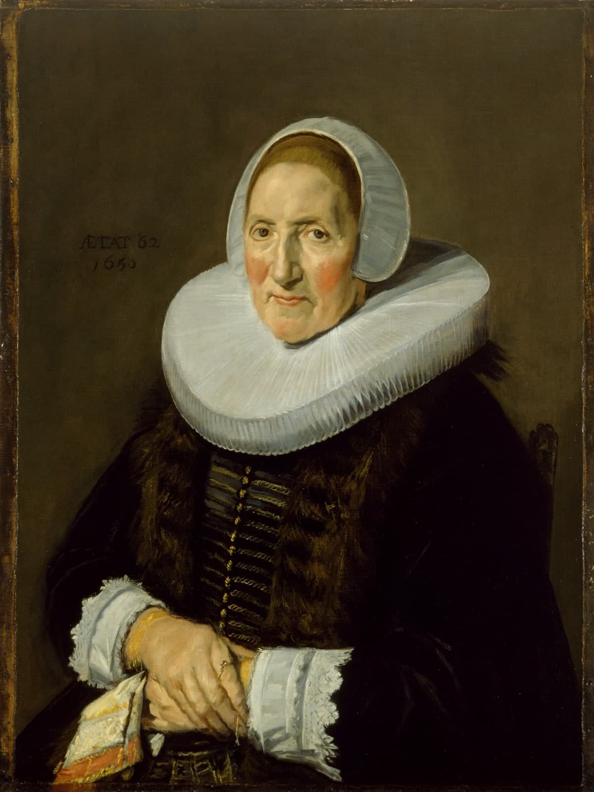 Portret van een vrouw met bontkleding