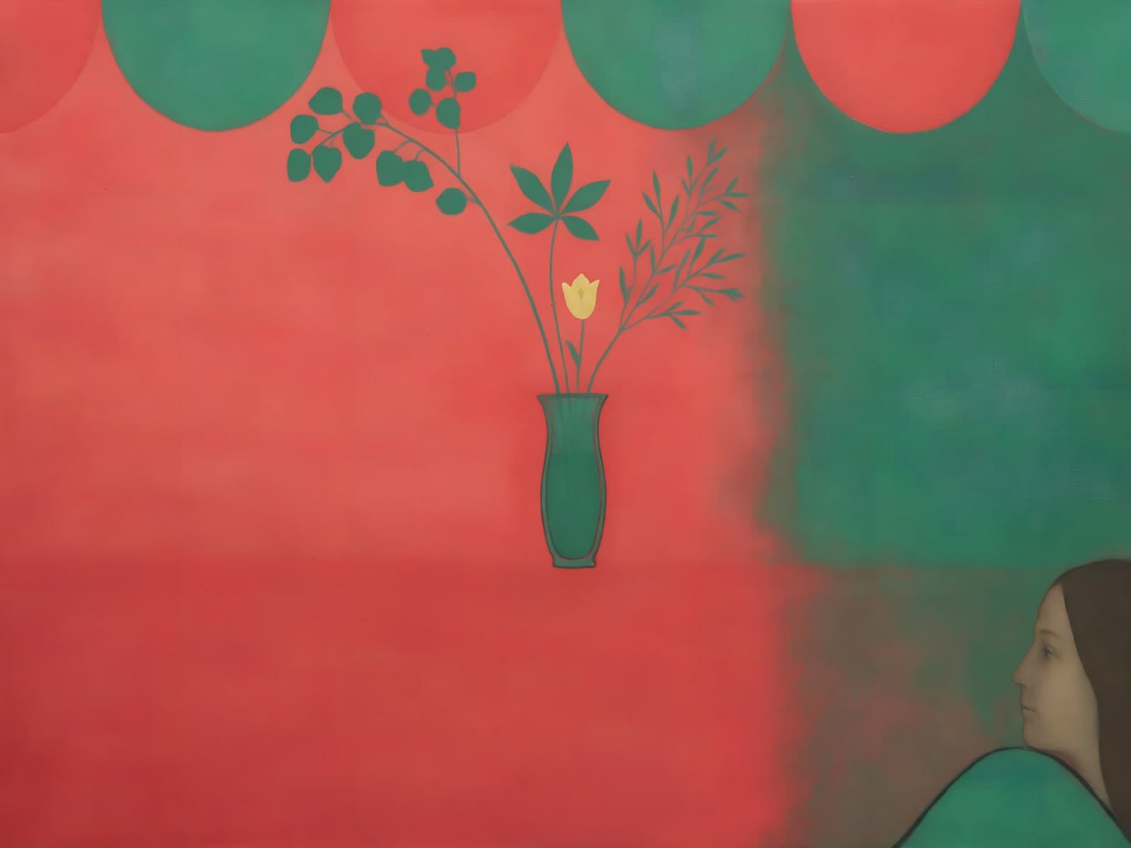 Groene vaas met takje voor koraalrode wand
