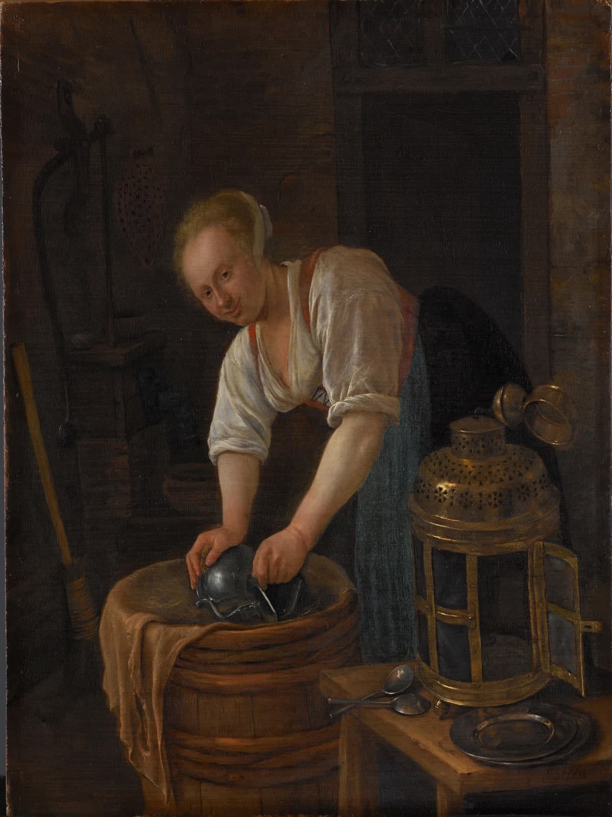 Vrouw die metaalwerk schuurt