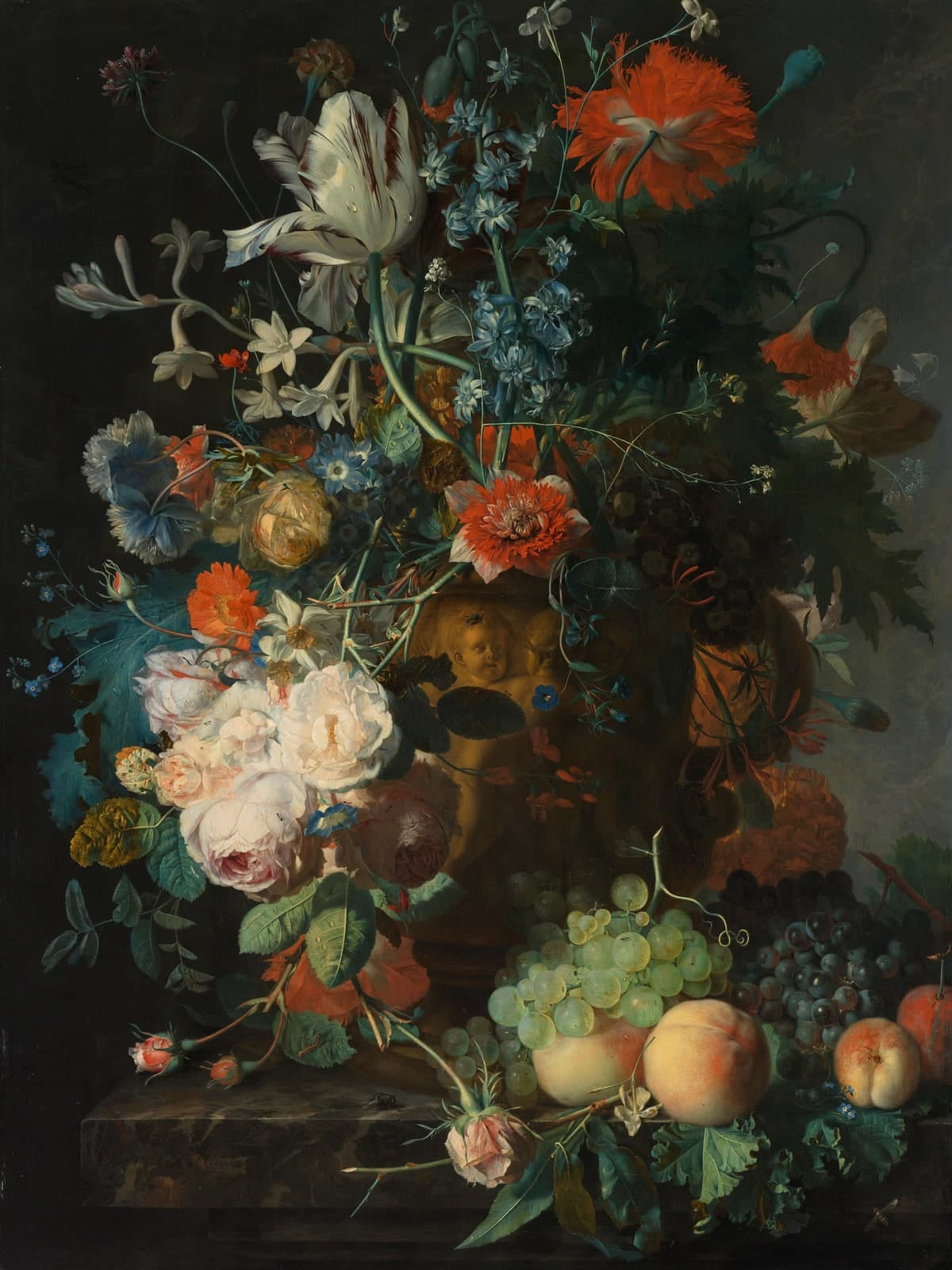 Stilleven met bloemen en vruchten op een plateau