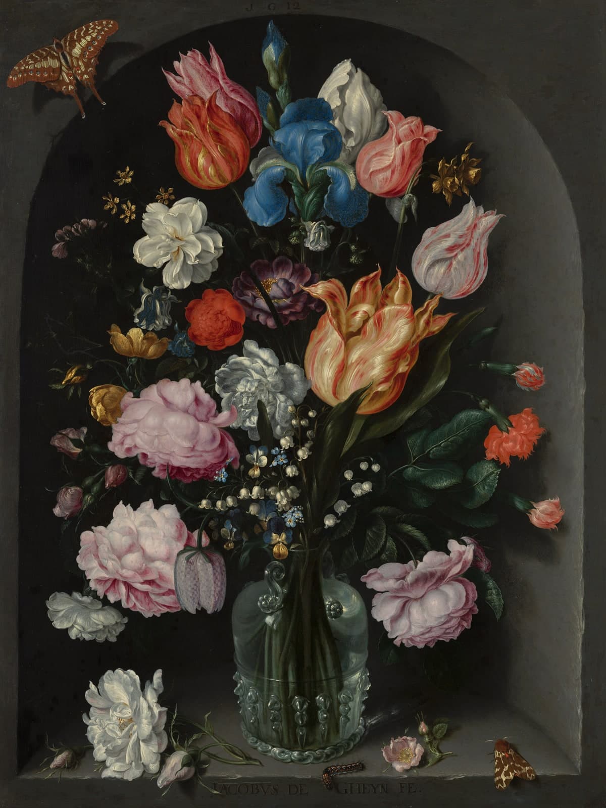 Een glas met bloemen