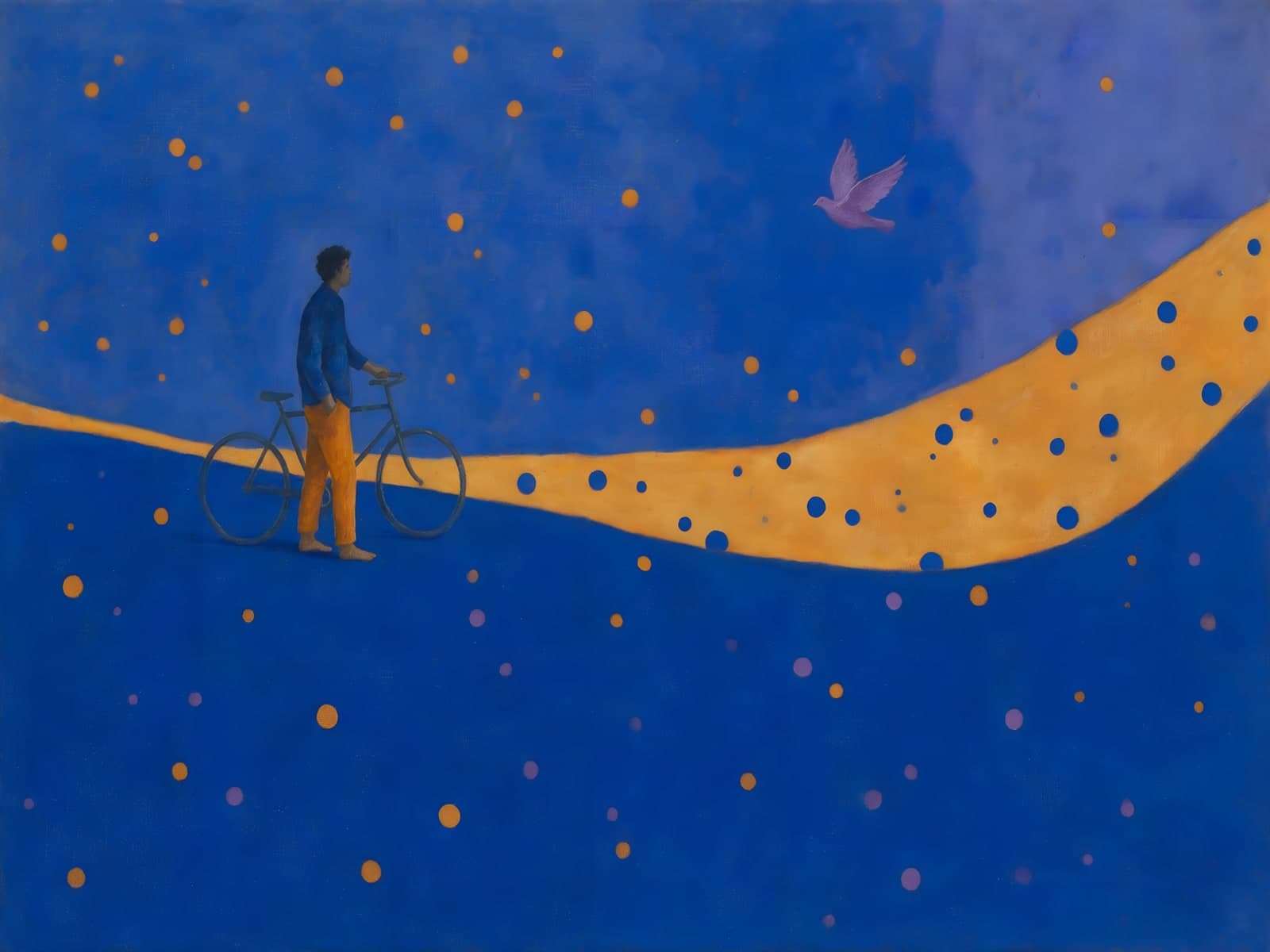 Fietser op gouden pad door blauwe nacht