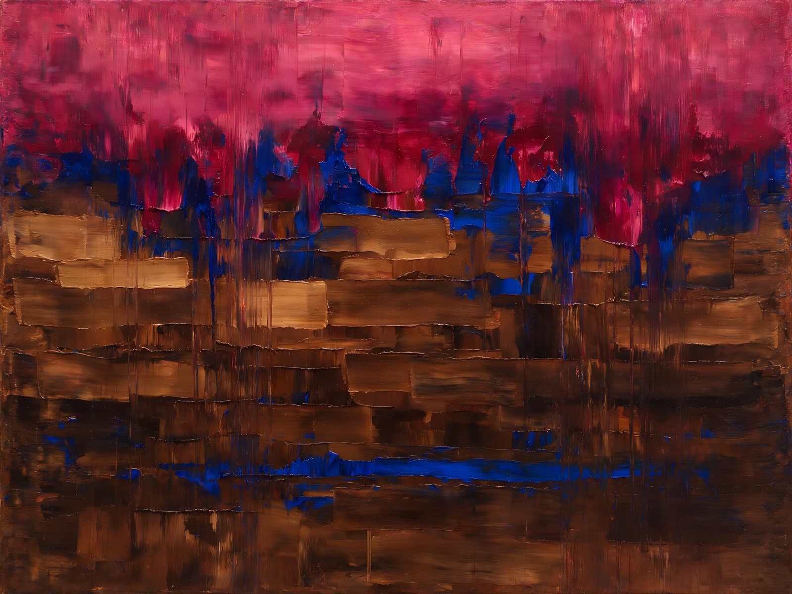Magenta lucht boven bruine vlakken met blauw