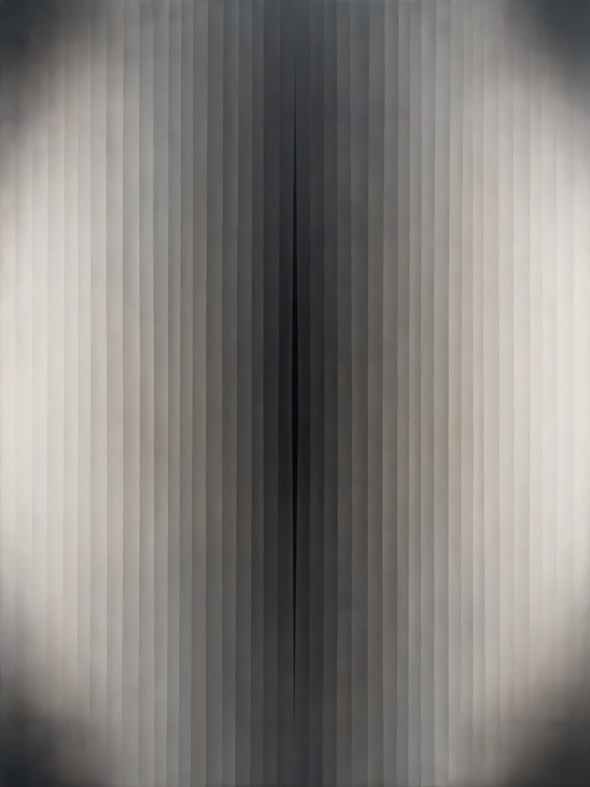 Verticale grijze lijnen rond een zwarte kern