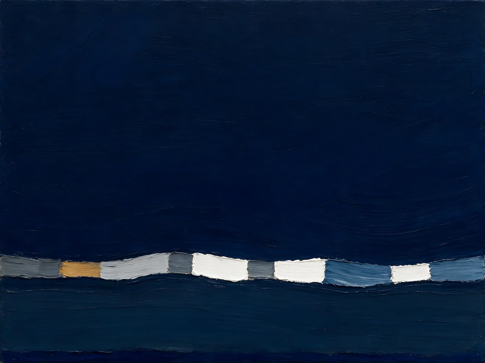 Diep marineblauw met een band van blokjes